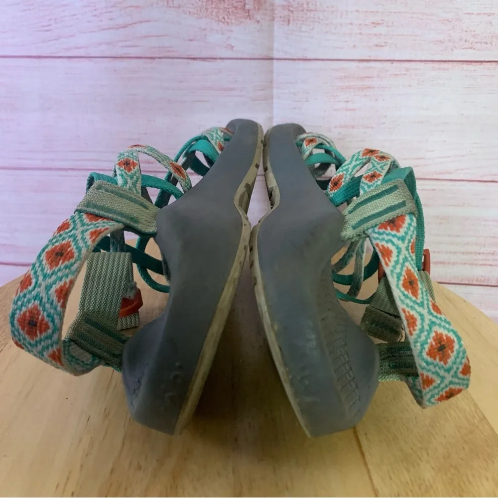 Chaco Strappy Sandals‎ Size 6
